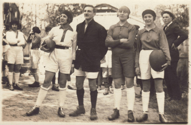 Barrette: The Original Female Rugby&nbsp;Code?